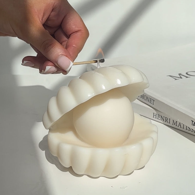 Unwritten Pearl Clam Shell